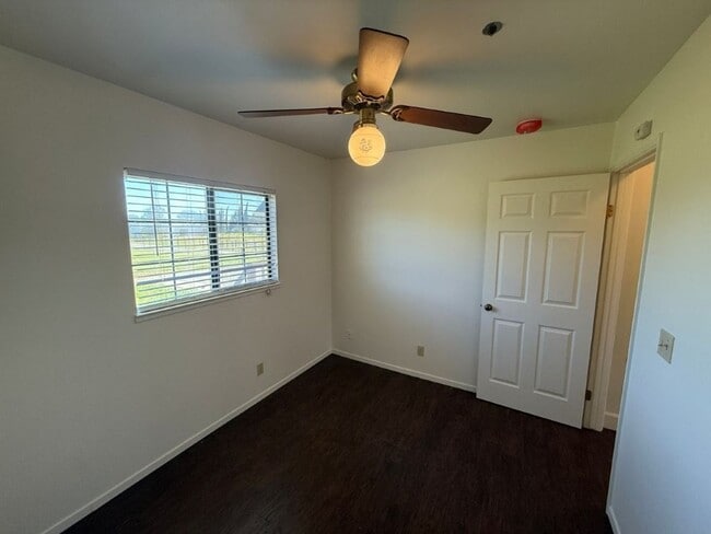 Building Photo - Unique 2 Bedroom Country Property Vacaville *Star Rentals