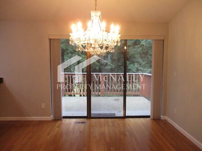 Building Photo - Spacious 3 Bedroom, 2.75 Bathroom Condo in Gig Harbor
