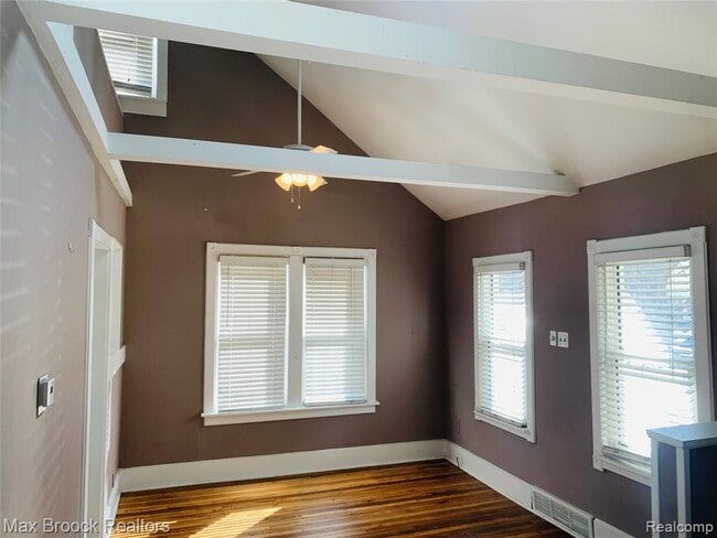 Building Photo - 510 Stratford Rd