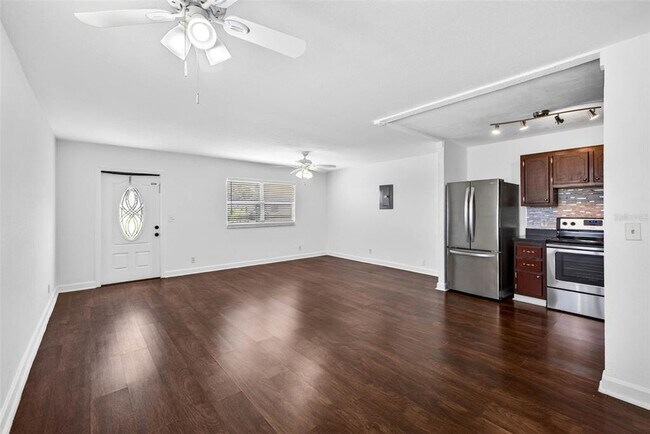 Building Photo - 1801 Bedford Ln