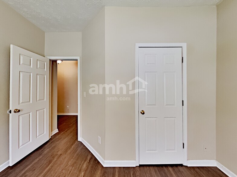 Building Photo - 6812 Bridgewood Dr