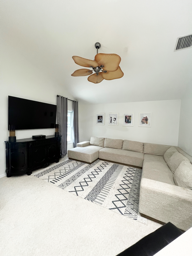Building Photo - 515 Somerhill Dr NE