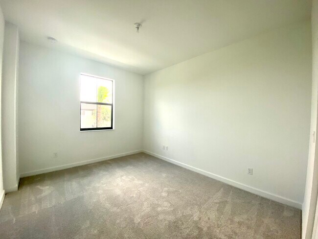 Building Photo - 13090 Anthorne Ln