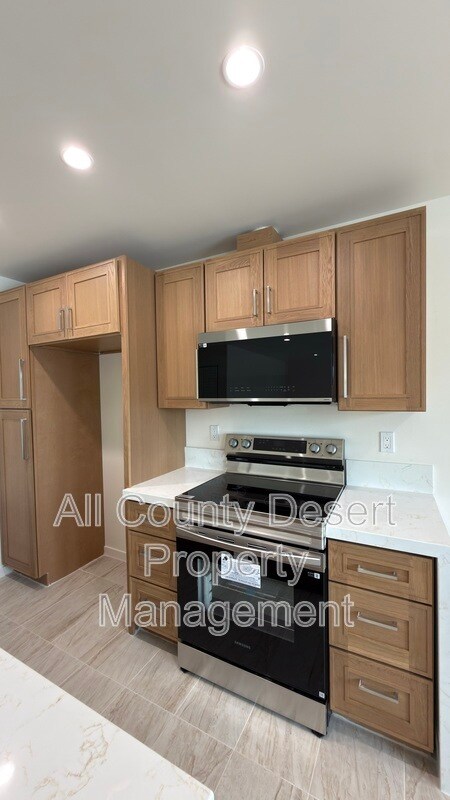 Building Photo - 517 S Mountain View Dr