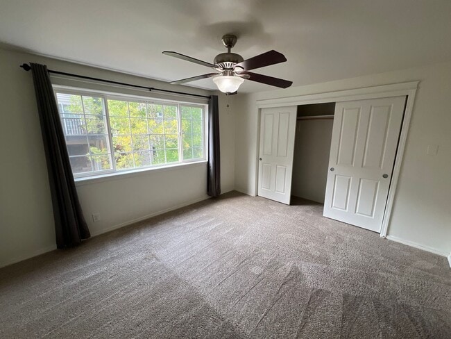 Building Photo - Two Bedroom Townhouse in South Salem with ...