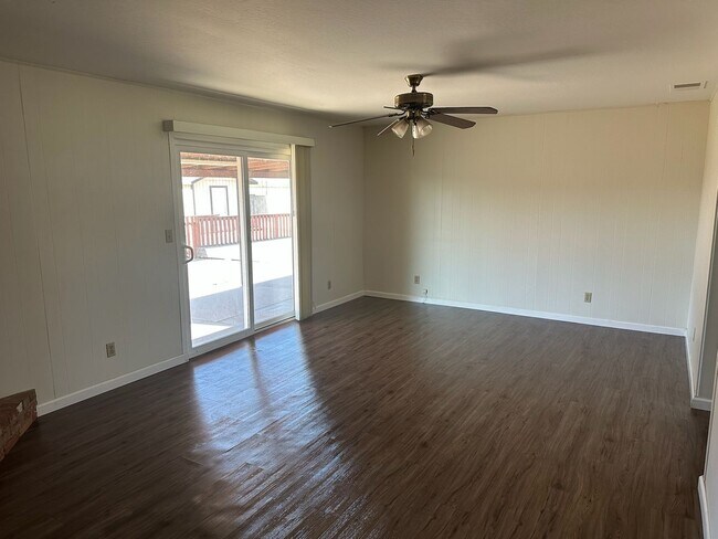 Building Photo - 11465 Ave 200