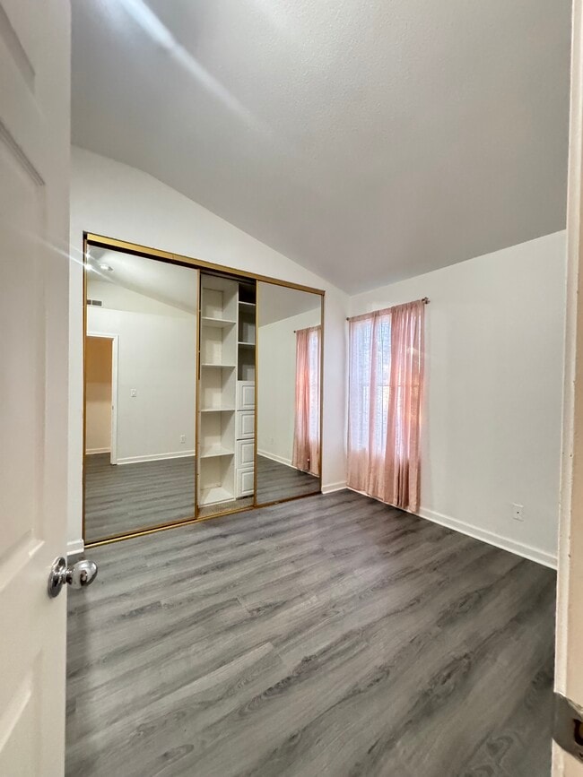 Building Photo - 5318 Pembroke Ct