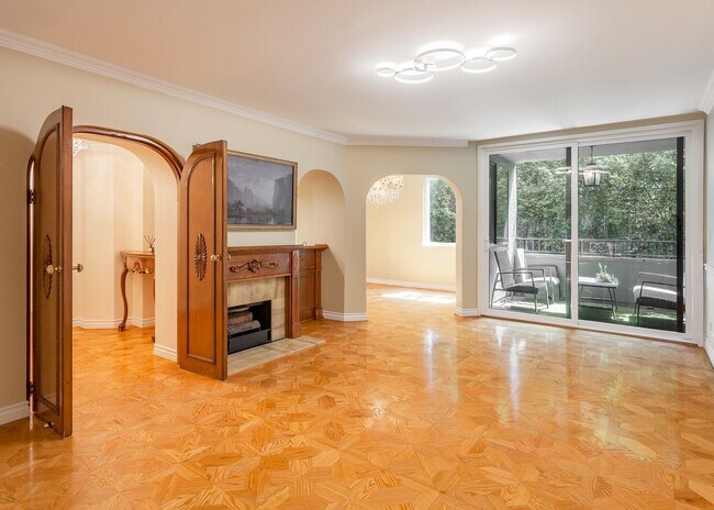 Building Photo - Stunning 2 Bed | 2 Bath Luxury Condo with ...