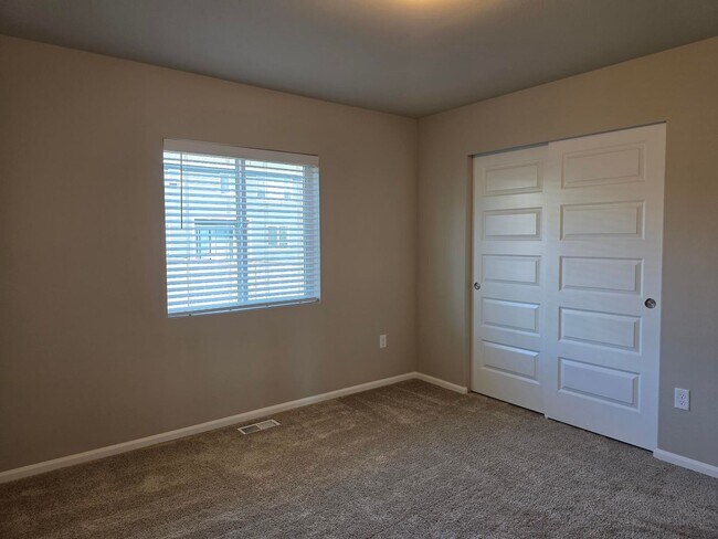 Building Photo - 4 Bedroom Home in Soundview Estates!