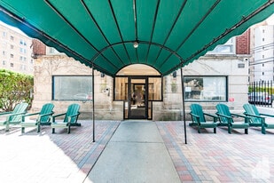 Building Photo - 940 W Carmen Ave