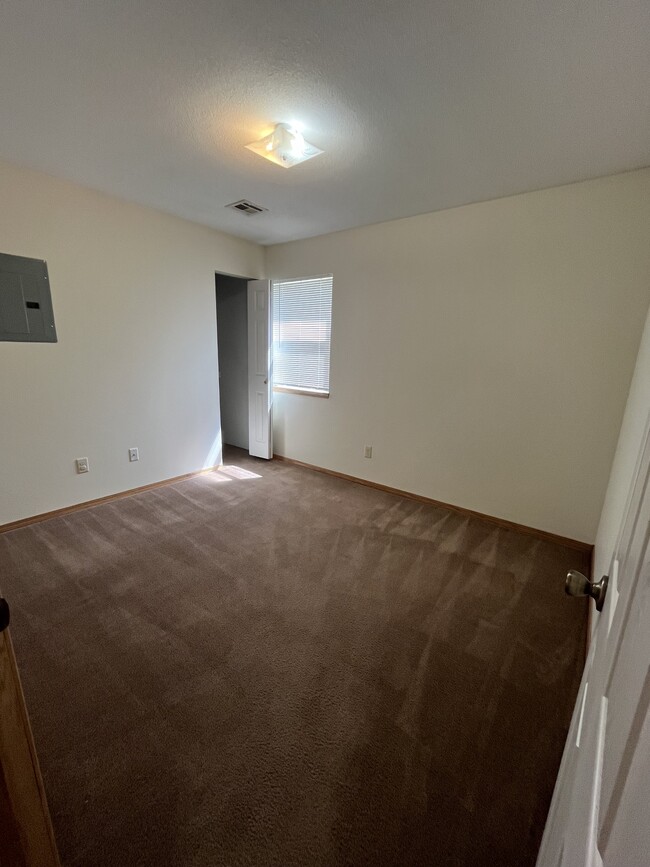 Building Photo - 2949 W Elm St