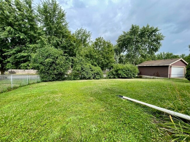 Building Photo - 2048 Navarone Dr