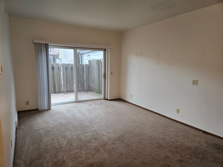 Building Photo - 106 W Maes Ave