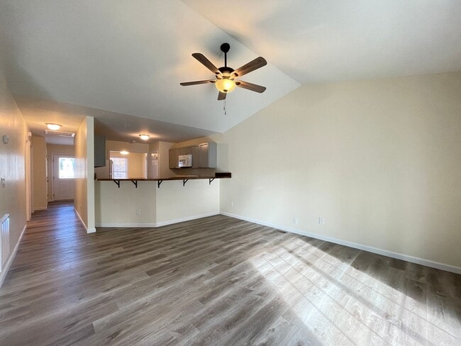 Building Photo - 102-106 N. Maple St.