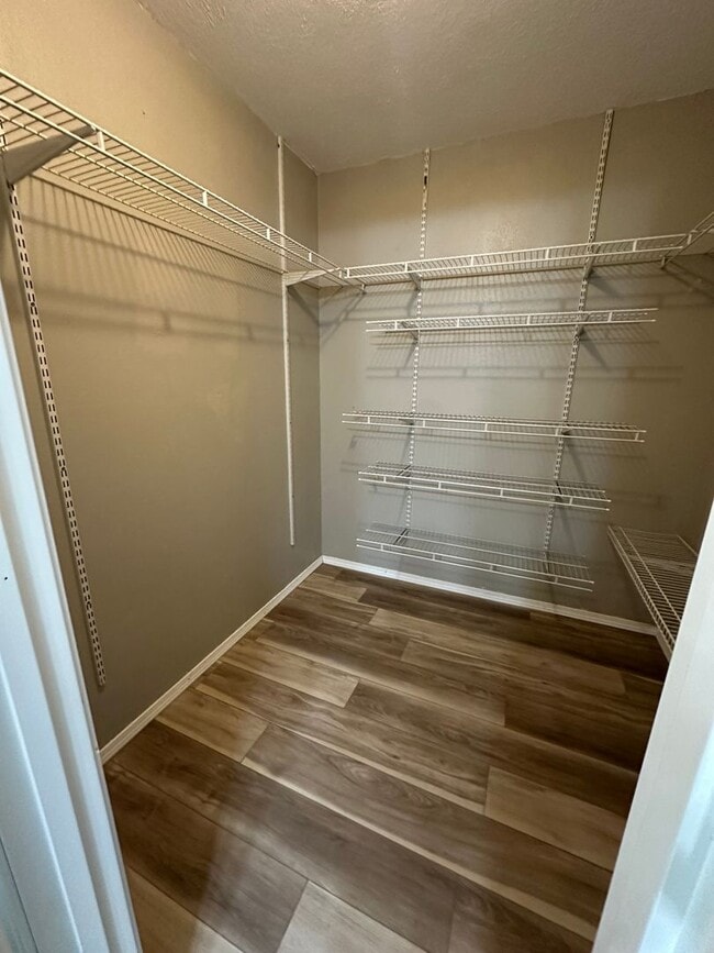 Building Photo - Great Location! Completely remodeled 3 bedroom 2 full bathroom home available now in battlefield!!