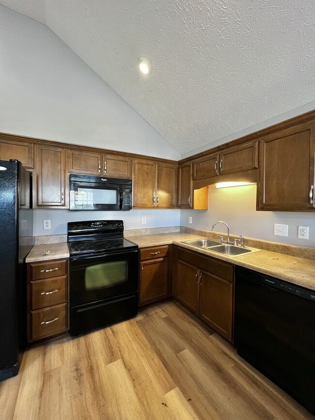 Building Photo - 3444 Fox Run Dr. Clarksville, Tn 37042