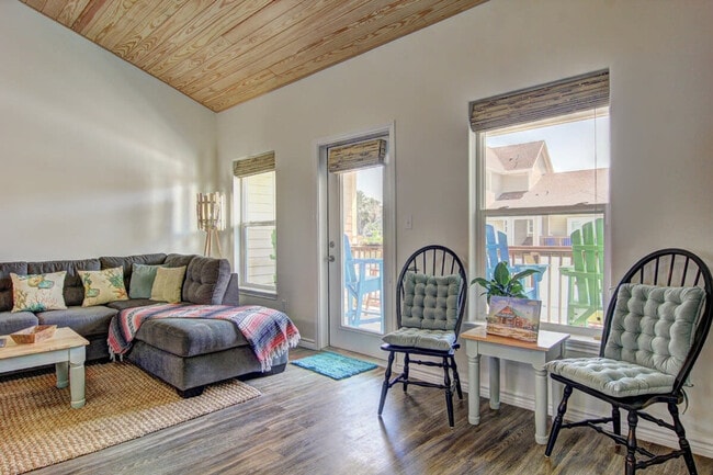 Building Photo - 1813 Eleventh Street-SI ID1023289P