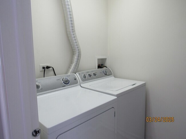 Building Photo - 494 S Jade Ln