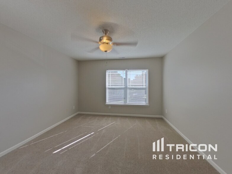 Building Photo - 345 Hunslet Cir
