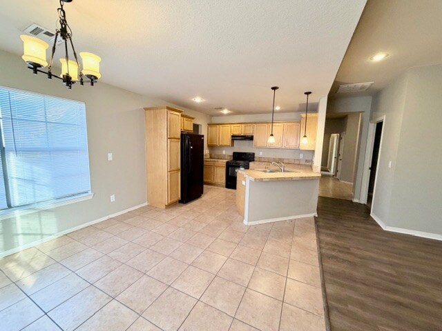 Building Photo - 2827 N Cassius Ln