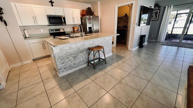 Building Photo - 3869 SE Lee St