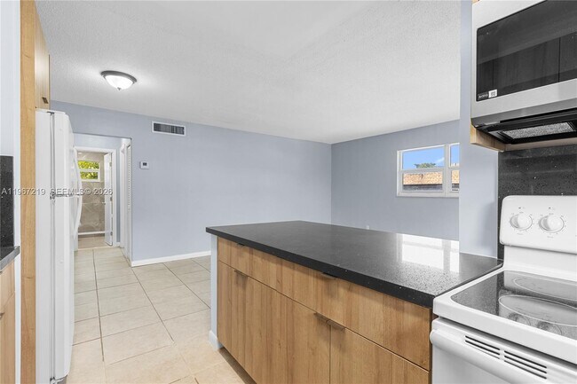 Building Photo - 3265 Griffin Rd