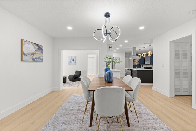 Building Photo - Newly Renovated Pool Home