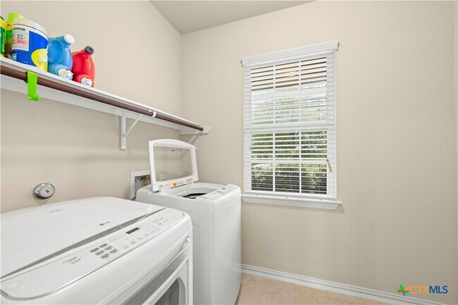 Building Photo - 625 Palmilla St