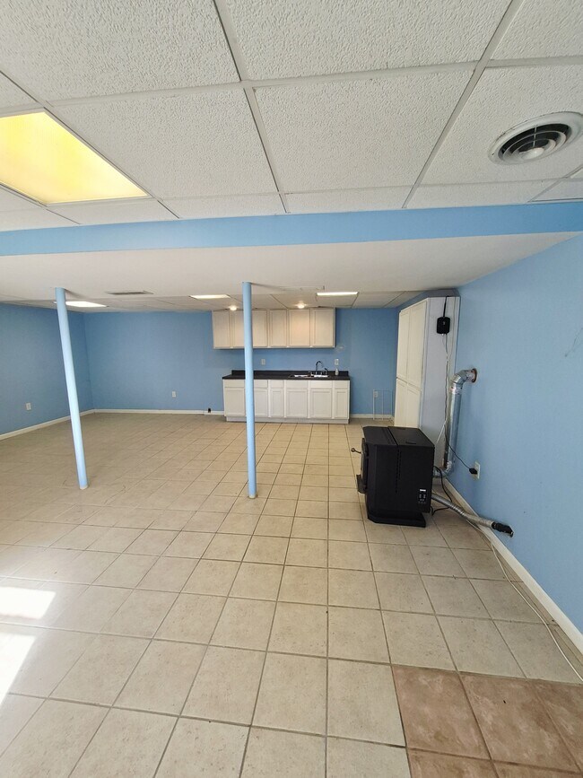 Building Photo - 976 Snow Mountain Rd