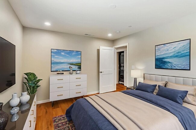 Building Photo - 1958 Woodside Rd