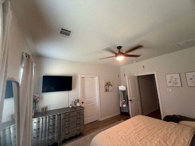 Building Photo - 106 Lightbourne Dr
