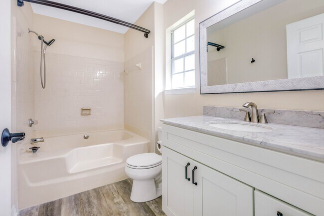 Building Photo - 1356 Sterling Point Dr