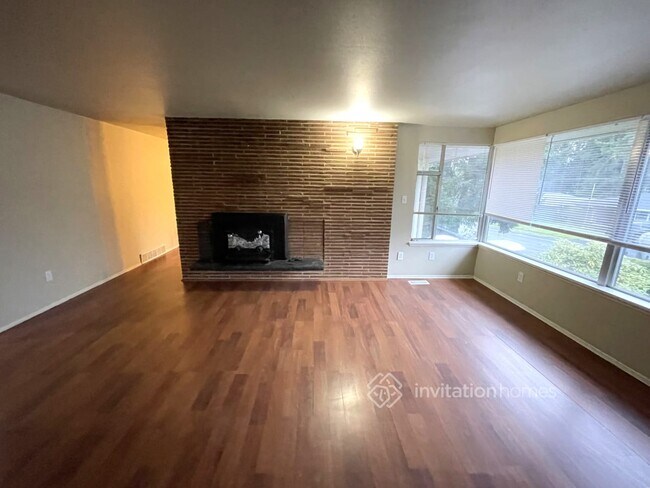 Building Photo - 855 Maplewood Ave