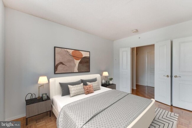 Building Photo - 7111 Woodmont Ave