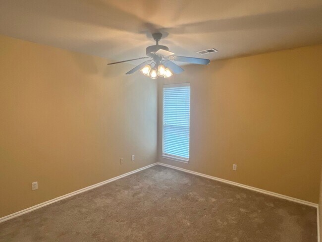 Building Photo - Gorgeous 3 Bed 2 Bath In Edmond