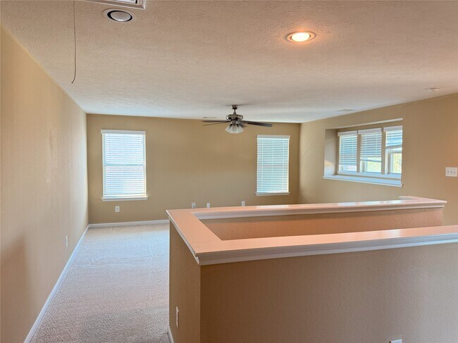 Building Photo - 2914 Acorn Oaks Dr