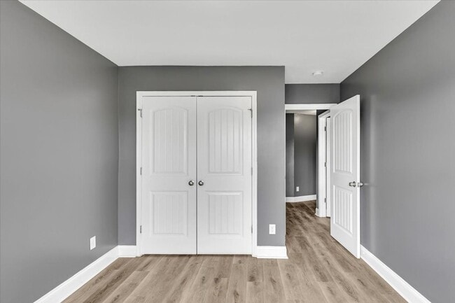 Building Photo - Richmond Hill- 3Br, 2 1/2 Bath Townhome