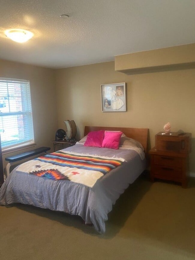 Building Photo - Beautiful 1B/1B Boulder Home