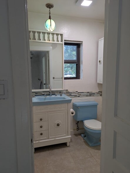 Building Photo - 207 Adrienne St