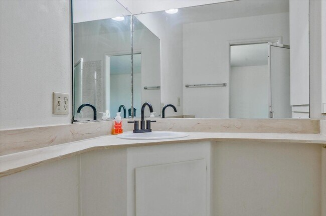 Building Photo - 5901 Casa Alegre