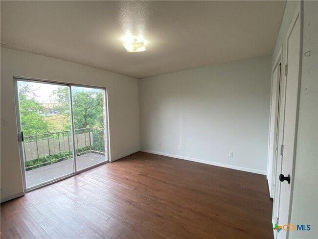 Building Photo - 1046 Linde Ave