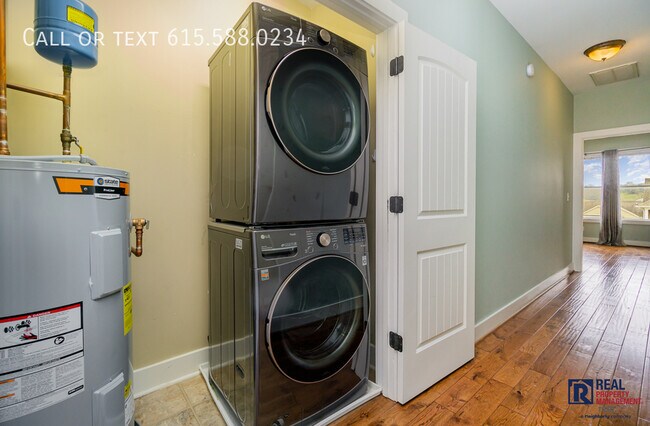 Building Photo - 1427 Winding Creek Dr