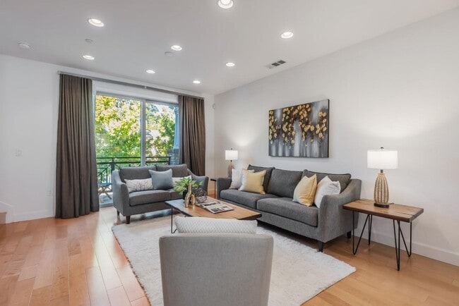 Building Photo - 5 Artisan Way