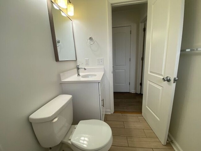 Building Photo - Inglewood 2/1 Duplex - Renovated - Fenced ...