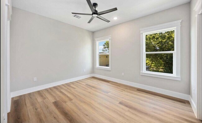 Building Photo - 4624 Mayflower St