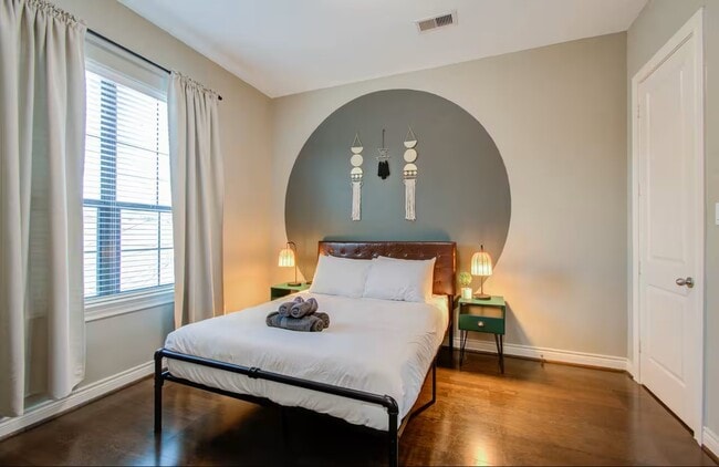 Building Photo - 4001 Dallas St