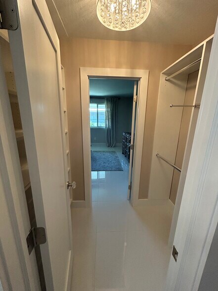 Building Photo - 1575 Curlew Ave