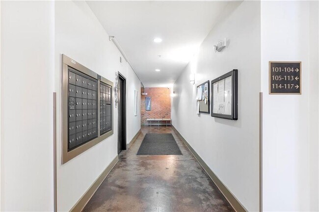 Building Photo - 1261 Caroline St NE