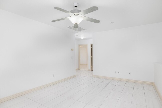 Building Photo - 7500 E Deer Valley Rd