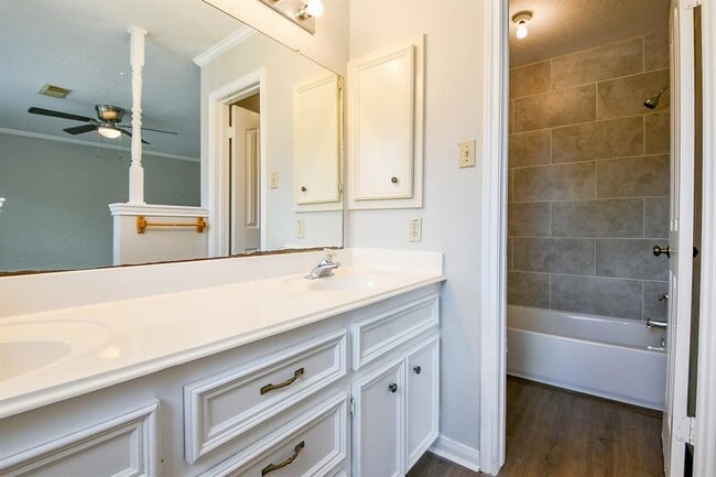 Building Photo - 3423 Berry Grove Dr